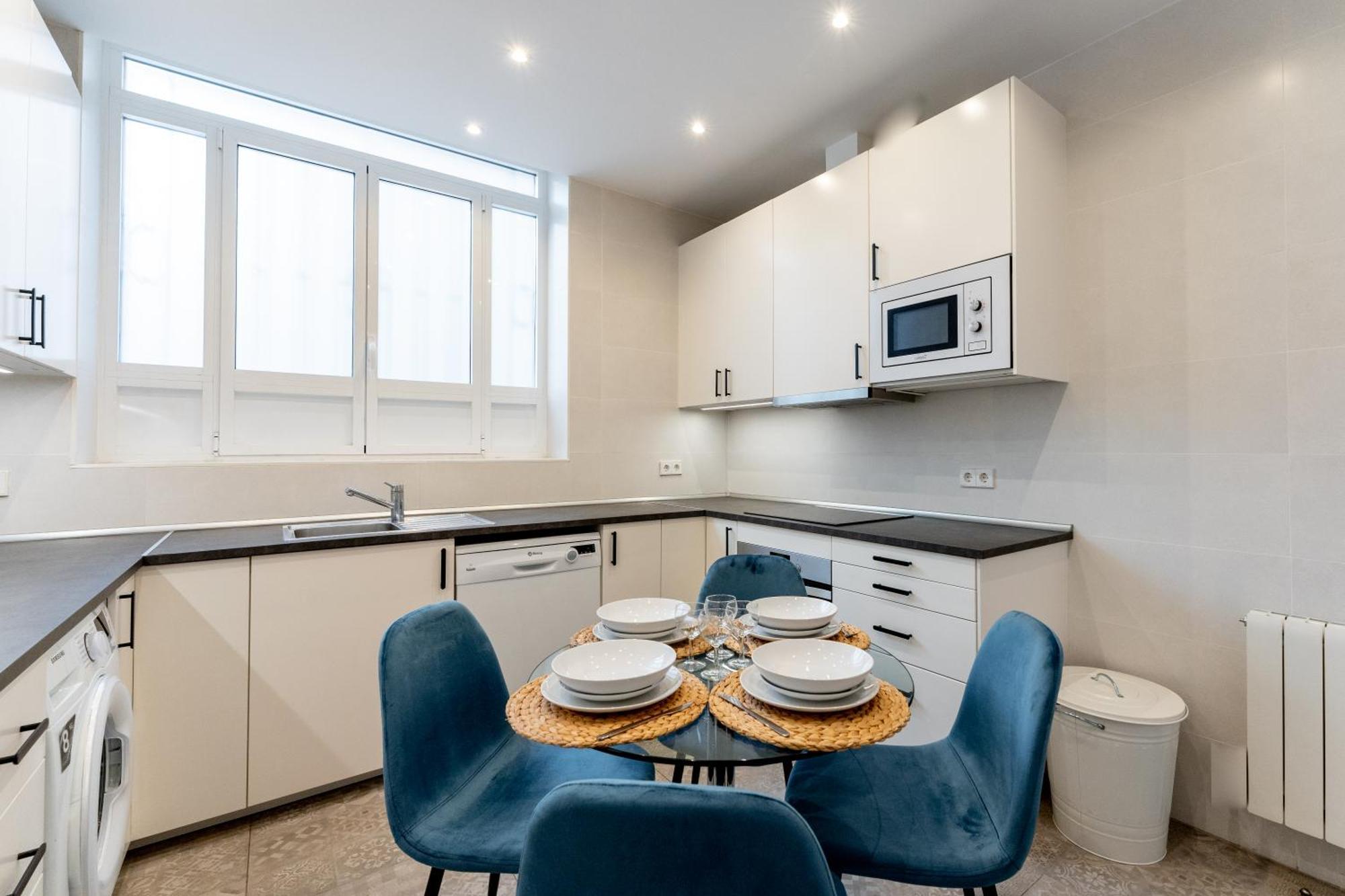 Luxe Apartment In Plaza De Espana Madrid Exterior foto